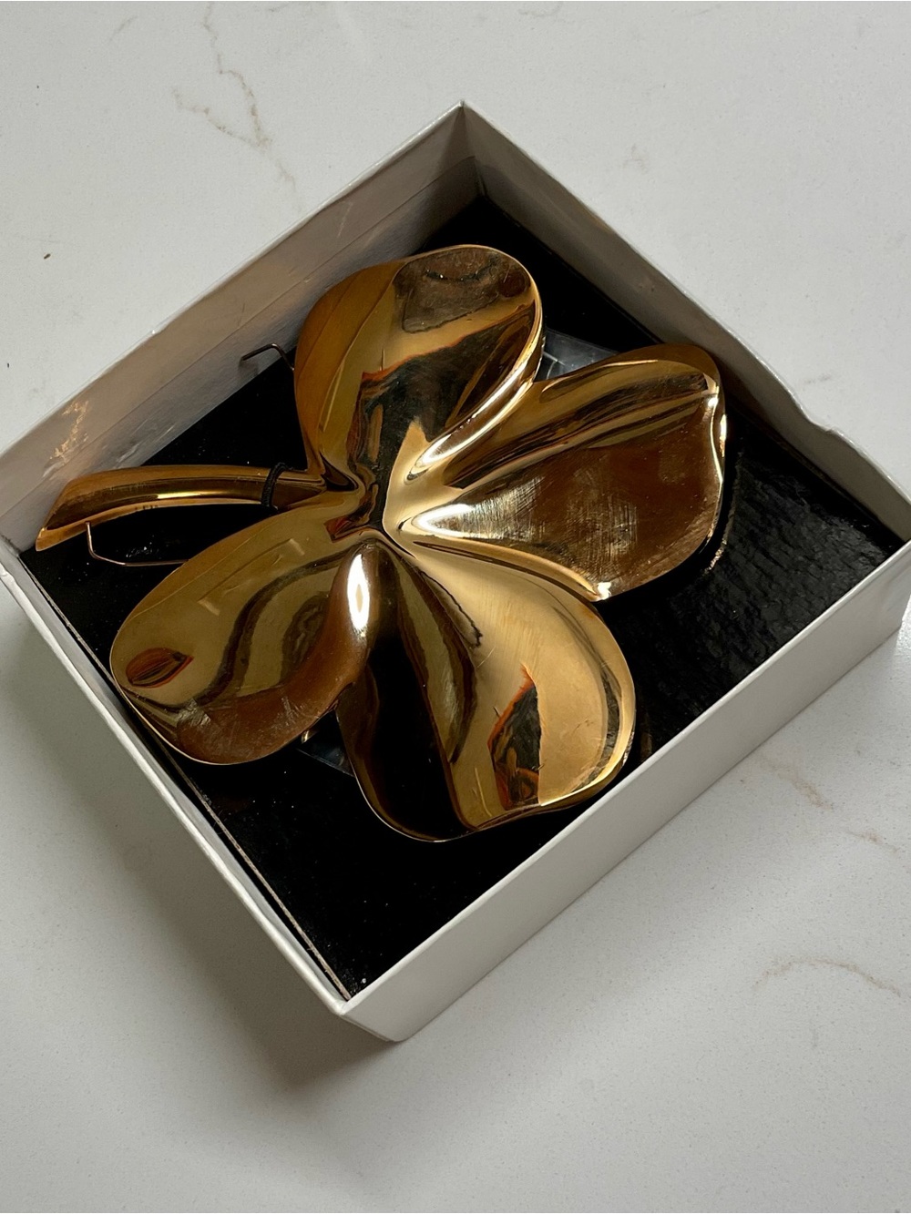 Lovely 24k electroplated 4 leaf clover shamrock paperweight or wall decor. - Picture 2 of 6